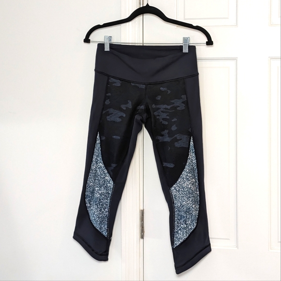 EUC Lululemon Wunder Under Crop Full-On Luon Heathered Camo Pebble Blue | Size 6 - Picture 3 of 9